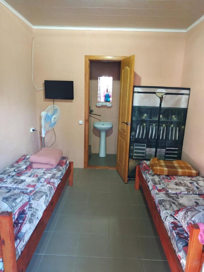 Monte Karlo Hotel Zaliznyy Port Bagian luar foto