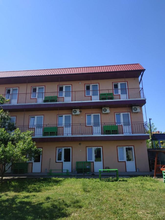 Monte Karlo Hotel Zaliznyy Port Bagian luar foto