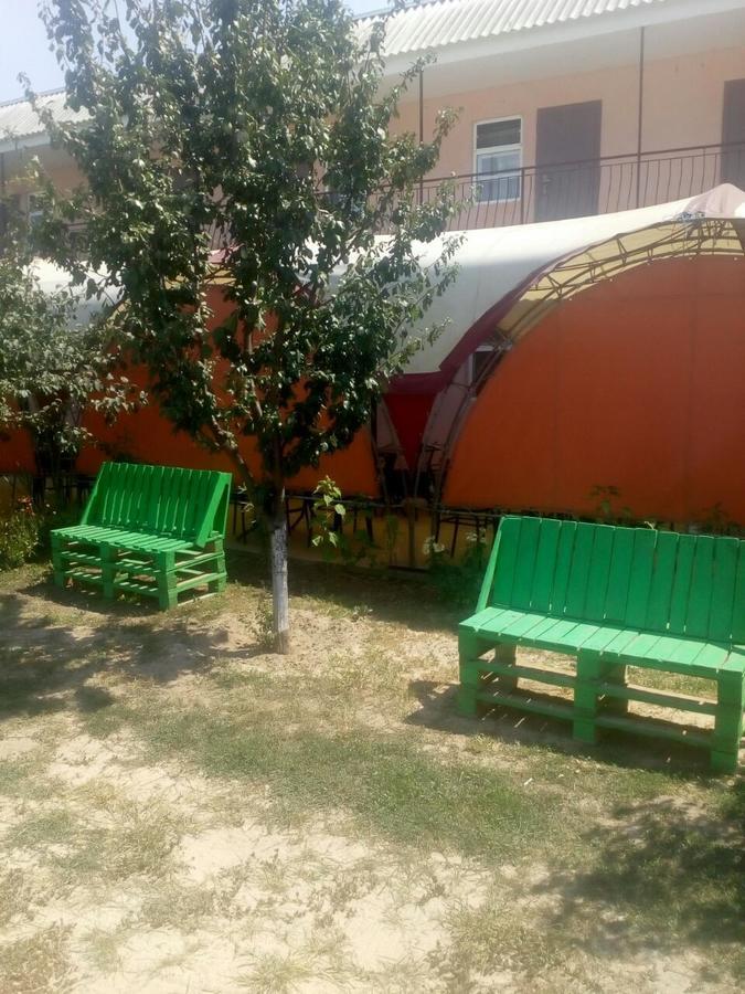 Monte Karlo Hotel Zaliznyy Port Bagian luar foto