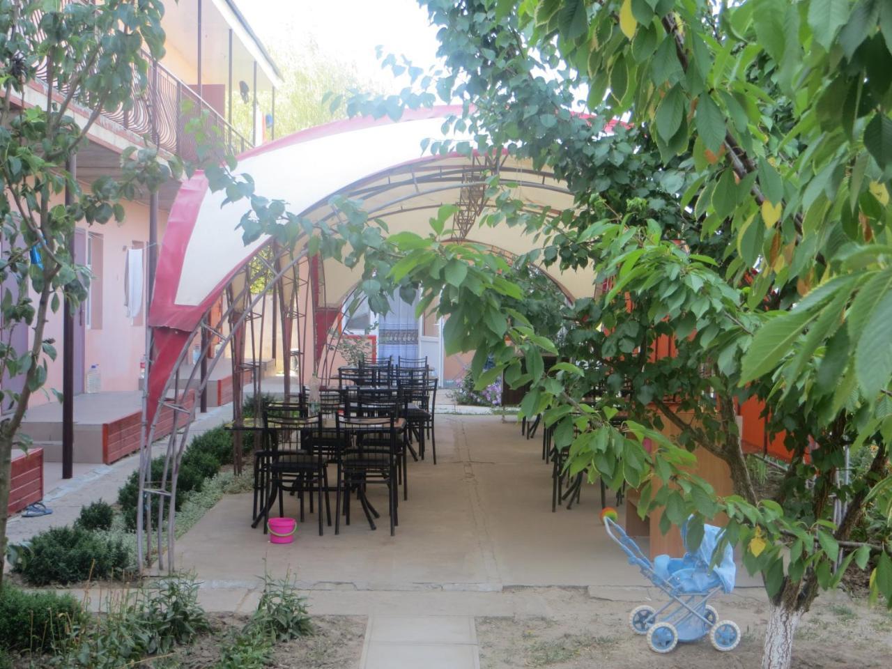 Monte Karlo Hotel Zaliznyy Port Bagian luar foto